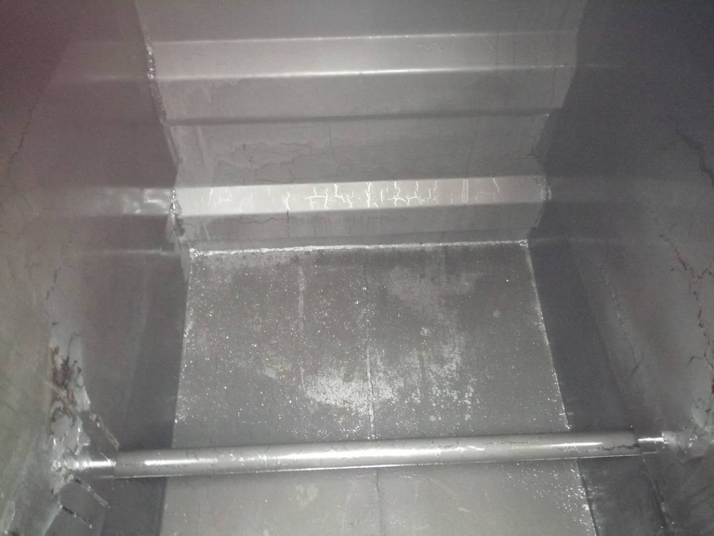 防腐措施后的消防車罐體 防腐措施后的消防車罐體